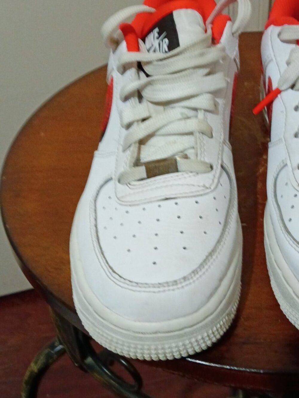 Nike Air Force 1 Low Youth Sneakers Shoes 5.5Y White Red Leather CW1574-101 - Picture 7 of 13